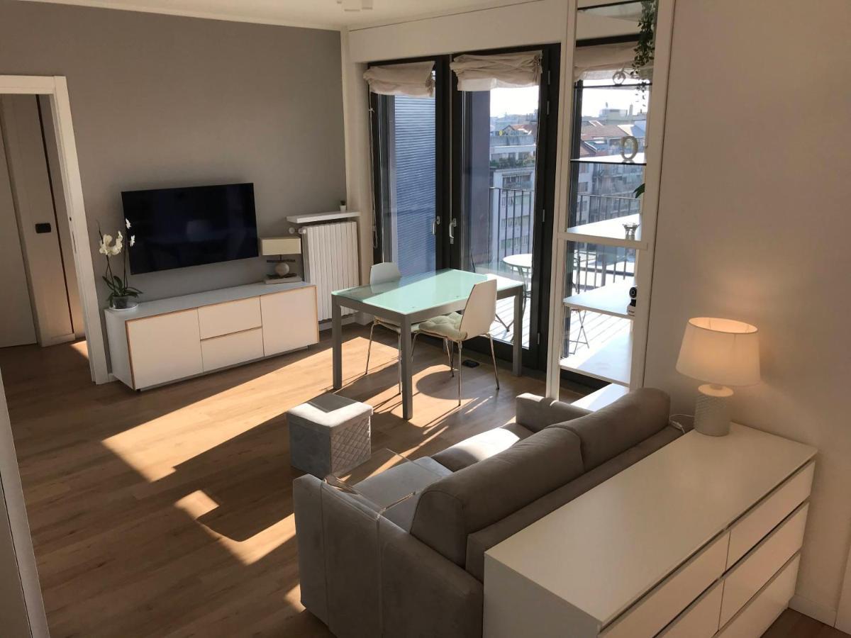 Fiera Milanocity View With Terrace Next To Shopping Mall Apartment Bagian luar foto